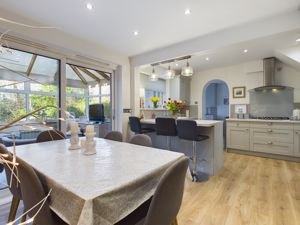 Kitchen Dining- click for photo gallery